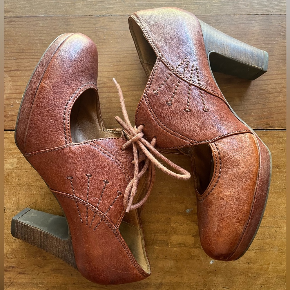 Clark’s Leather Lace Up Platform Heel